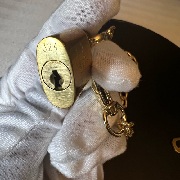 LOUIS VUITTON #324 Lock and LV Key with 22” Unbranded Chain Necklace - Picture 7 of 7